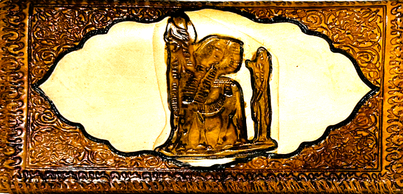 Handmade wallet for women, made from cow leather. Lamassu الثور المجنح