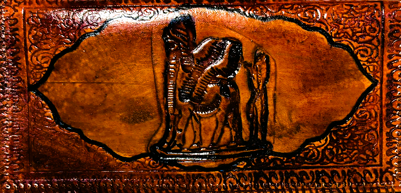 Handmade wallet for women, made from cow leather. Lamassu الثور المجنح