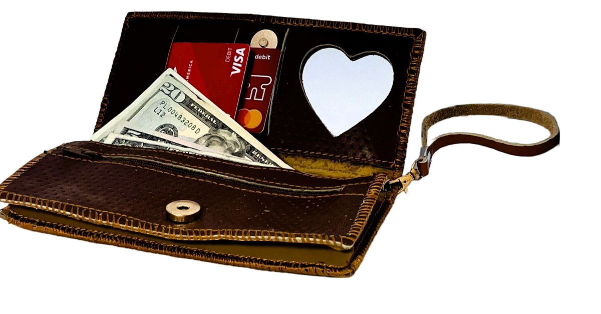 Handmade, made from cow leather. Great Ziggurat of Ur, Nasiriyah, Iraq,  زقورة إور ... جلد طبيعي